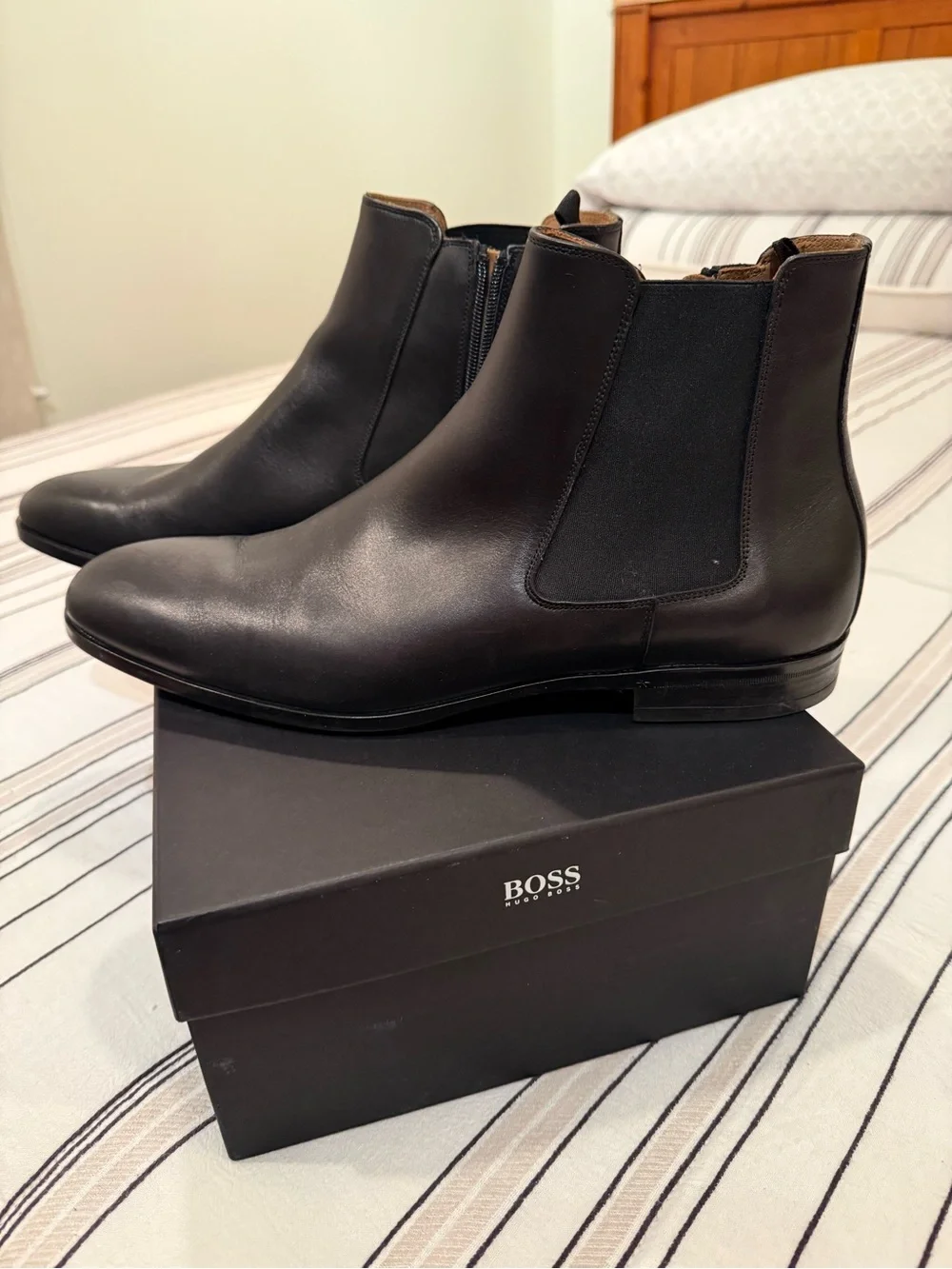 Hugo Boss Black Leather Chelsea Chukka Boots